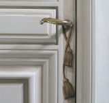 6- Decorazione di una porta, particolare nappina dipinta ad effetto trompe l’ oeil.
